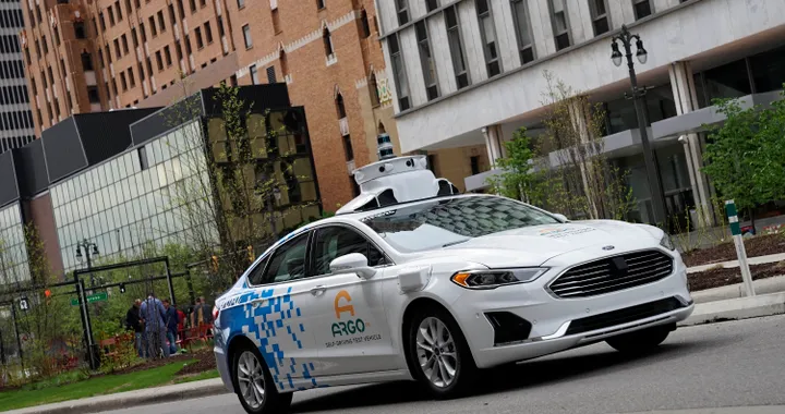 Guida autonoma: Apple, BMW e altri denunciano abusi su brevetti essenziali