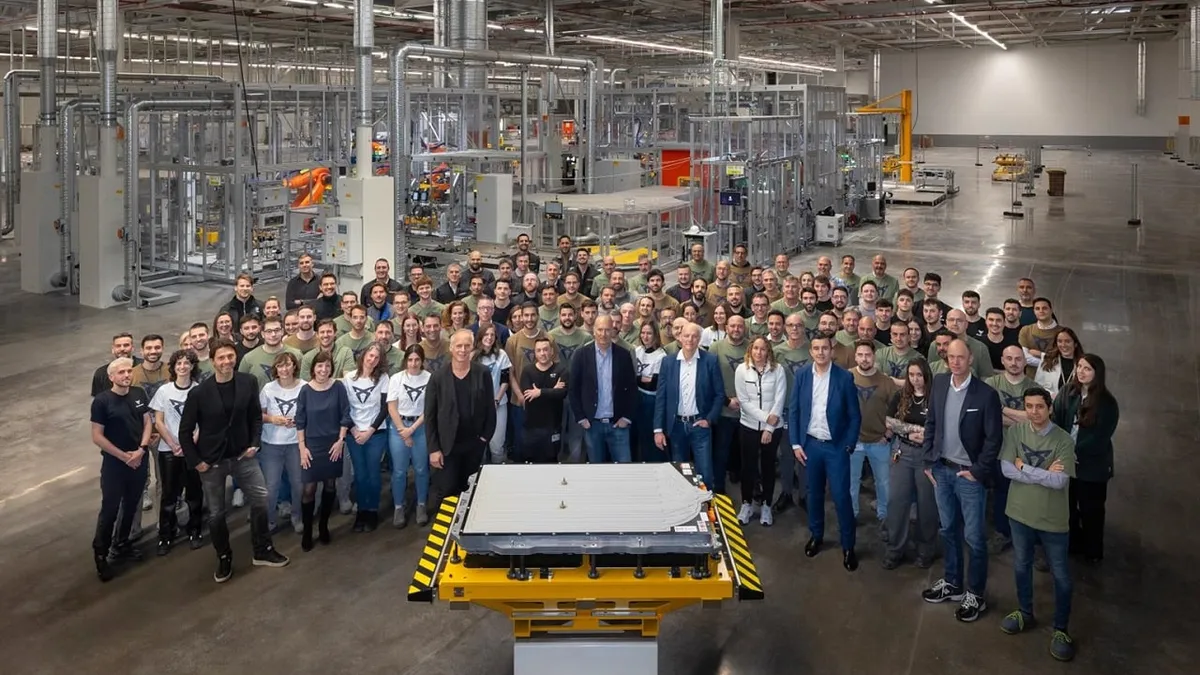 Seat accelera sull’elettrificazione: a Martorell batterie e scocche della Cupra Raval