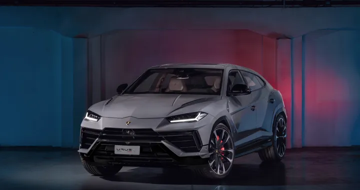 Lamborghini Urus, le nuove foto spia del modello Plug-in. Debutto nel 2024