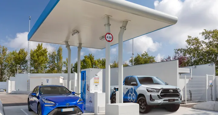 Toyota, 12 minuti per 900 km di autonomia nelle nuove stazioni ad idrogeno