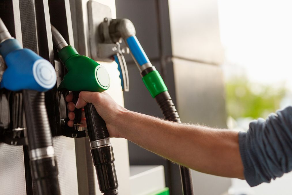 Anteprima: Benzina premium o normale, mettere il carburante più costoso non conviene quasi mai