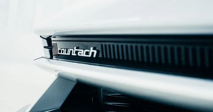 Lamborghini Countach, nuovi teaser della futura supercar