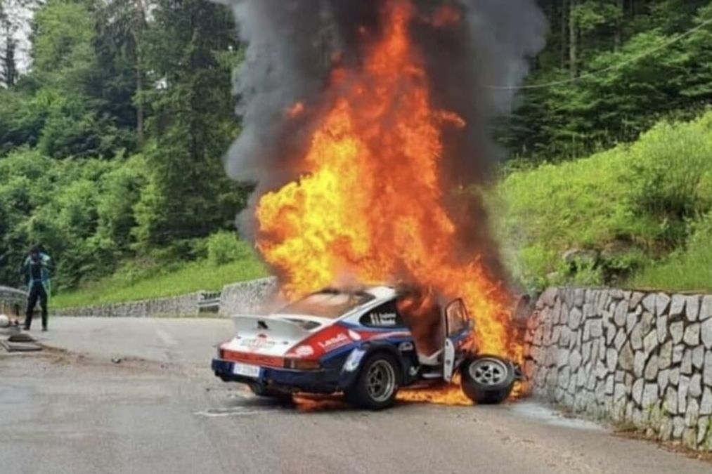 Anteprima: Porsche finisce tra le fiamme dopo un incidente, paura al Valsugana Historic Rally