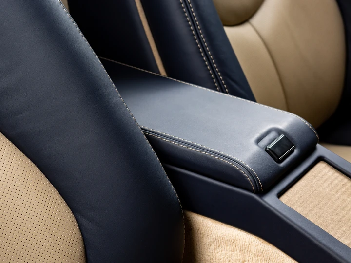 Due accessori in offerta per tenere in ordine l’auto e migliorare la guida