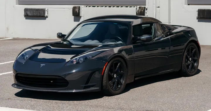 Tesla Roadster: all'asta un prototipo unico con un pacchetto mai messo in commercio
