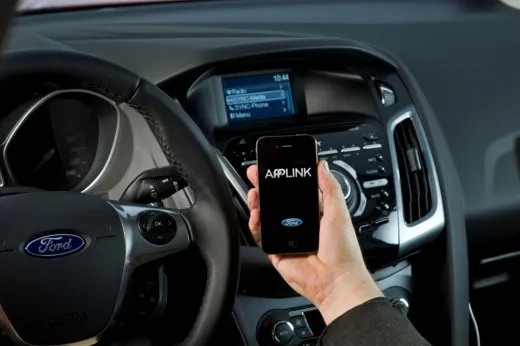 Auto e smartphone: l'integrazione di Ford passa dai socialmedia