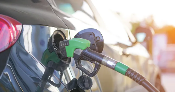 Prezzi carburanti, nuovo balzo avanti. Benzina e diesel ai massimi da aprile