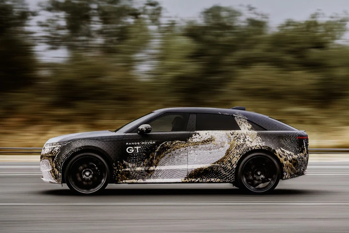 La gamma Range Rover si allarga: prime immagini della sportiva GT