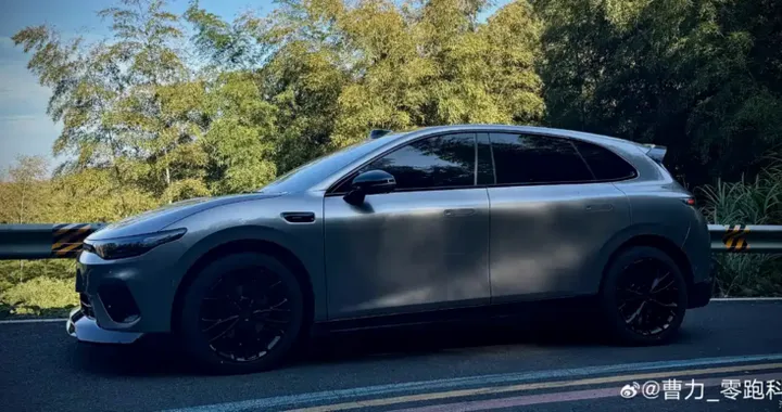 Nuova Leapmotor B05 Ultra, prime immagini ufficiali della compatta elettrica sportiva