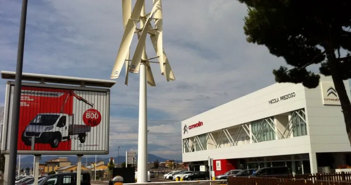 Citroen e la stazione di ricarica ecologica a energia eolica