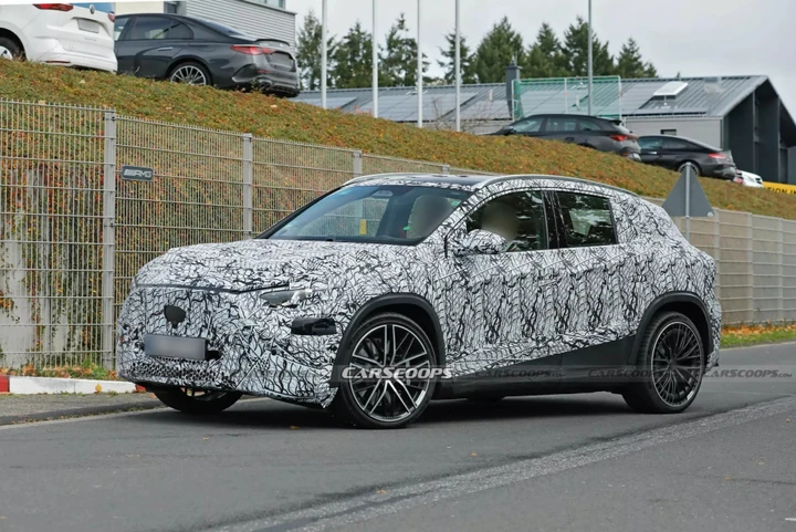 Nuova Mercedes GLA elettrica, ecco le foto spia della versione AMG