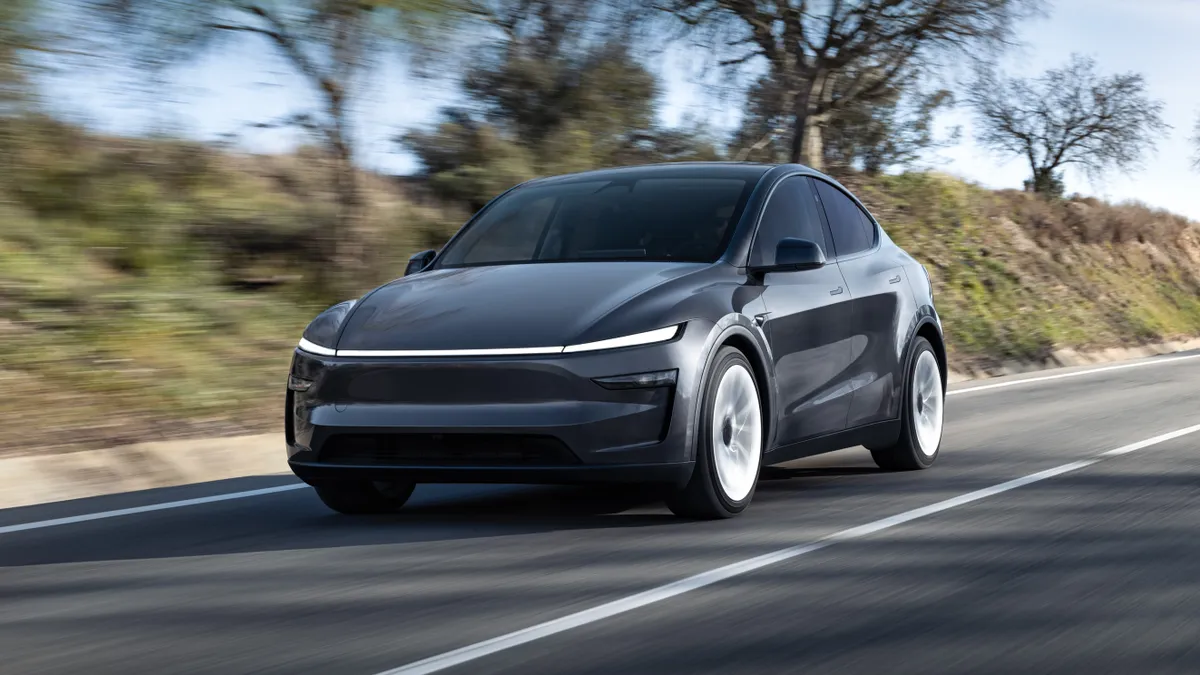 Tesla, in arrivo Grok con un nuovo aggiornamento?