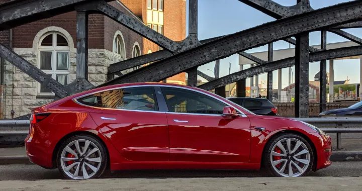 Tesla Model 3: online il configuratore per la versione italiana, da 595 euro al mese