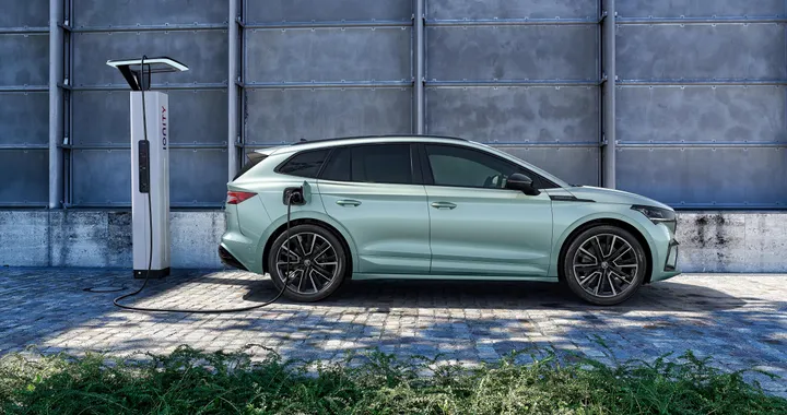 Skoda Enyaq iV, in arrivo la ricarica Plug &amp; Charge sul SUV elettrico