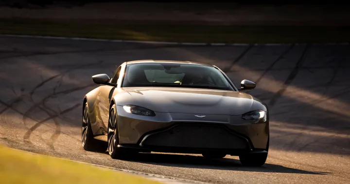 Aston Martin V12 Vantage, il sound dell'edizione finale. Arriva nel 2022
