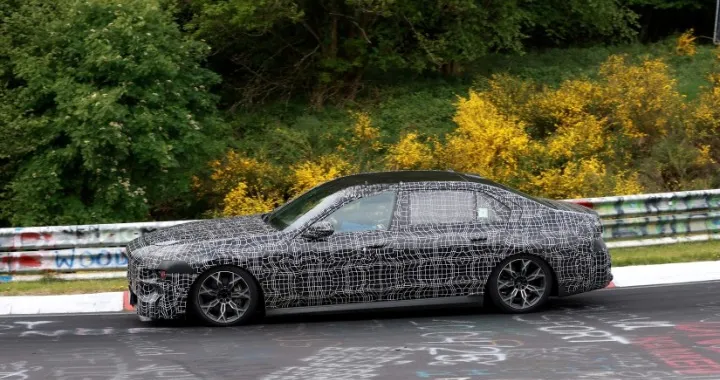BMW Serie 7: nuove foto spia in arrivo dal Nurburgring