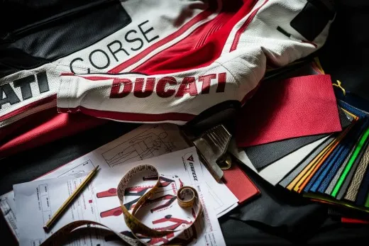 Tuta da moto personalizzata con Ducatisumisura