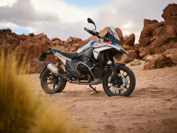 BMW Motorrad, arrivano i Model Year 2026 per le sue moto: nuove livree ed equipaggiamenti