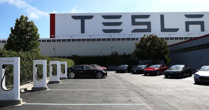 Tesla, tentativo di sabotaggio: Musk corre ai ripari e denuncia ex dipendente