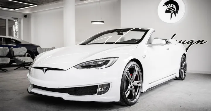 Tesla Model S diventa una cabrio grazie ad Ares Design: che ne penserà Elon Musk?