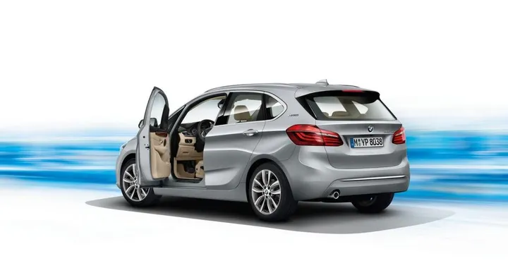 BMW Serie 2 Active Tourer ibrida - foto