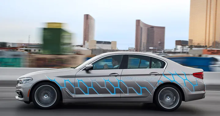 Anche BMW raddoppia la flotta per i test a guida autonoma