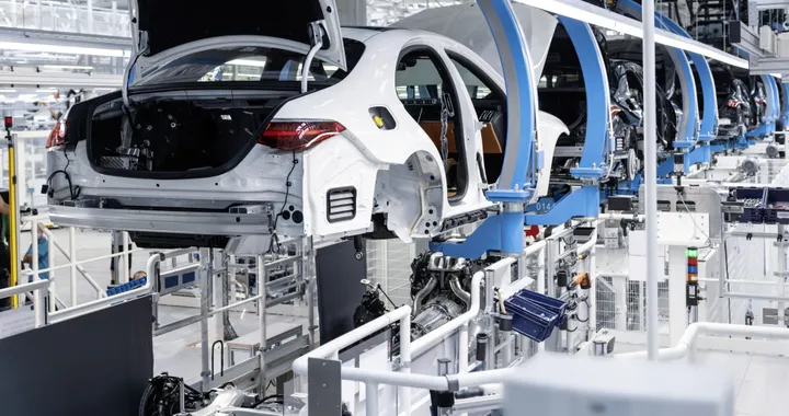 Mercedes deve tagliare i costi. Si valuta un piano di risparmi per diversi miliardi l'anno