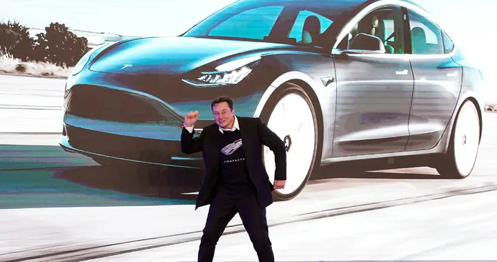 Tesla vittima di furto di IP: neo-assunto usava Dropbox per rubare dati sensibili