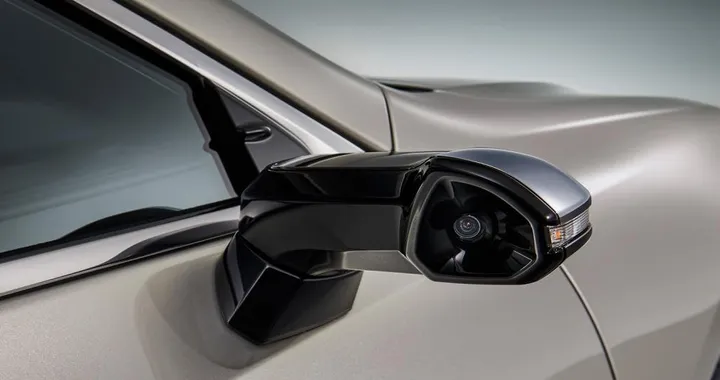Lexus ES: in Giappone le telecamere sostituiscono gli specchietti