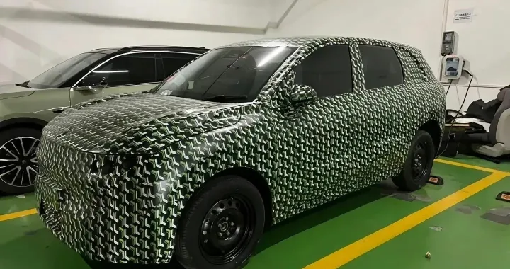 Leapmotor A12, le foto spia degli interni. In Europa nel 2025