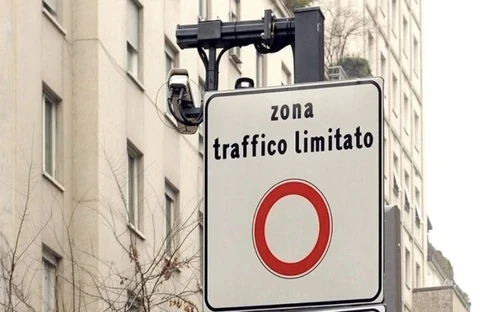 La ZTL a Roma diventa a pagamento per le auto elettriche dal 1 luglio, è ufficiale