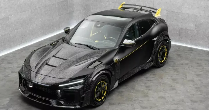 Mansory trasforma la Ferrari Purosangue: stile estremo con vestito in carbonio nero