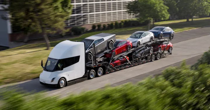Tesla, l'utile sale del 17%. Conferme per l'arrivo dei modelli più accessibili nel 2025