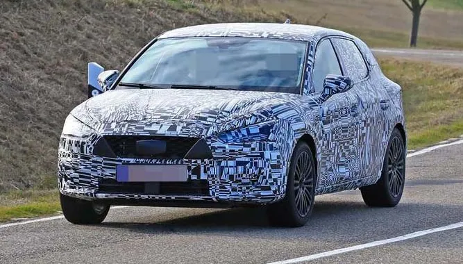 Seat Leon, la quarta generazione su strada. Debutto nel 2019 | FOTO SPIA
