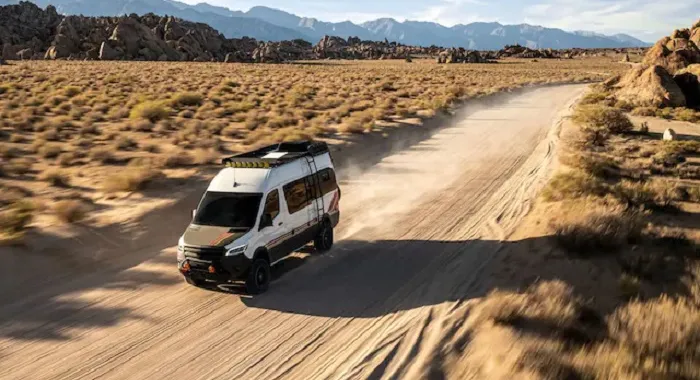Starlink per camper, il servizio sarà attivo da dicembre | Prezzi e dettagli