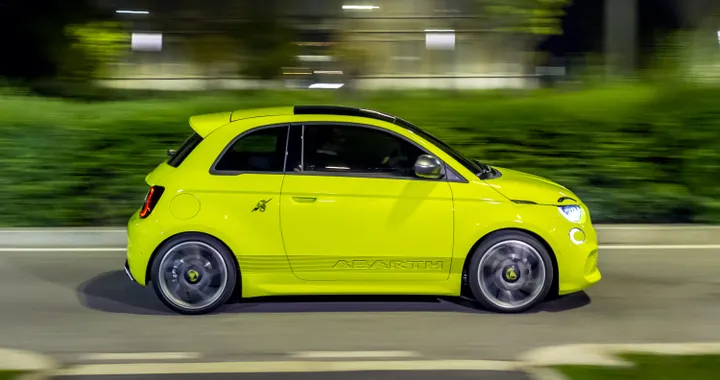 Abarth 500e, in futuro arriveranno versioni più performanti