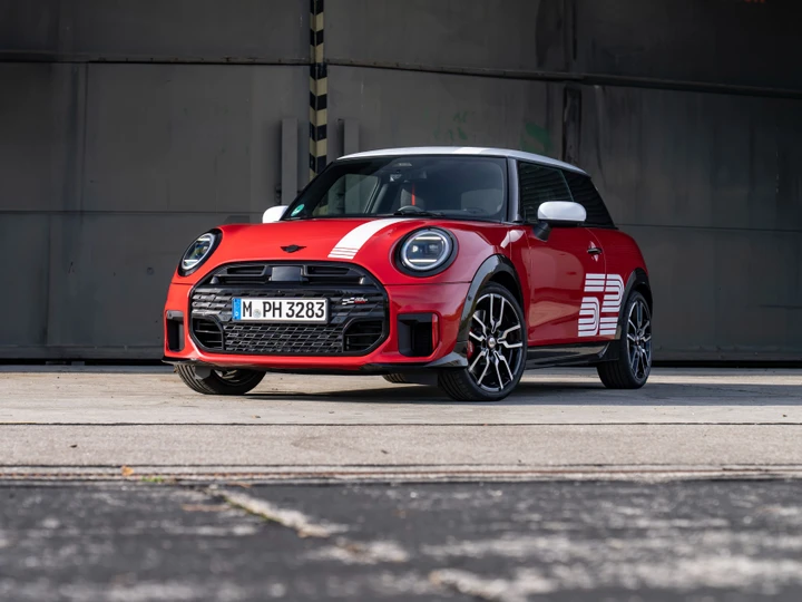 MINI 1965 Victory Edition: tre versioni per l’edizione celebrativa dell’iconica Cooper S