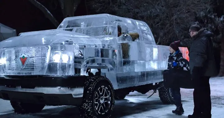 L'angolo dei video: auto di ghiaccio, il pick-up glaciale e la Porsche Panamera