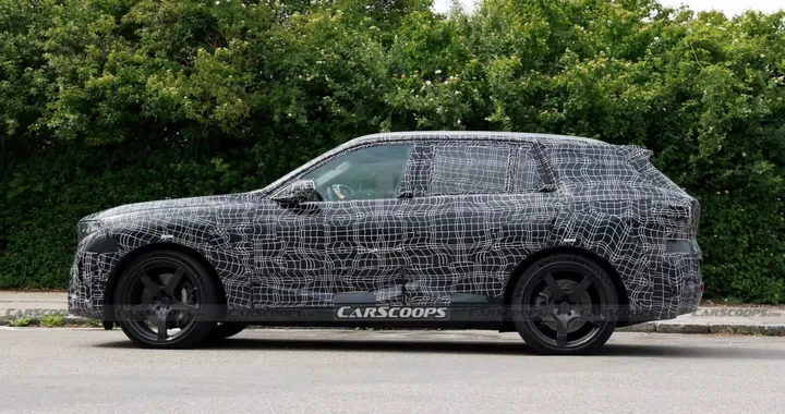 Nuova BMW iX5 M70: le foto spia del SUV elettrico dall'anima sportiva