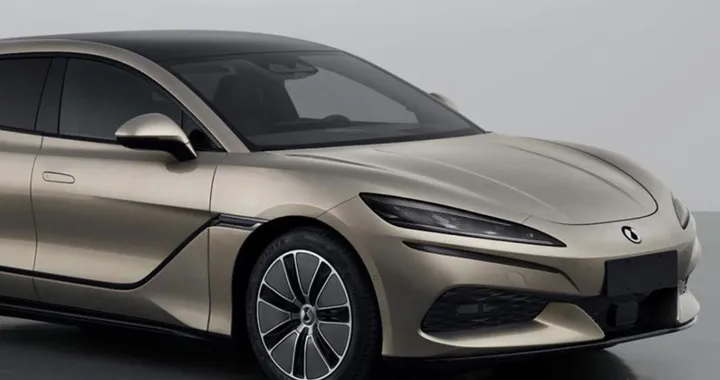 Denza Z9 GT: 965 CV di potenza per la station wagon elettrica