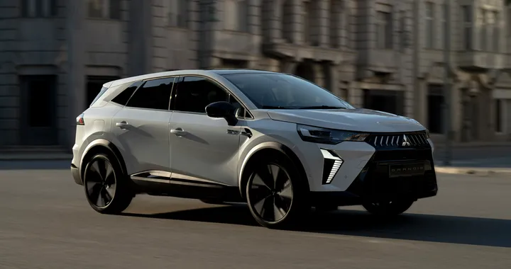 Mitsubishi Grandis torna come SUV ibrido. Ecco la gemella della Renault Symbioz