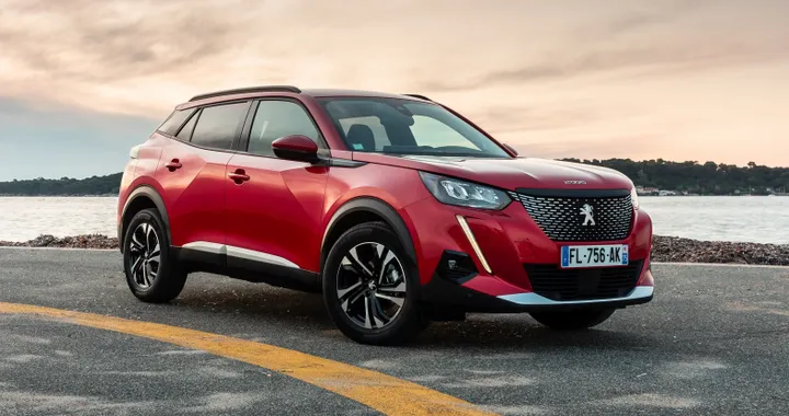Peugeot 2008, nuovi test per il restyling del B-SUV. Ecco le foto spia
