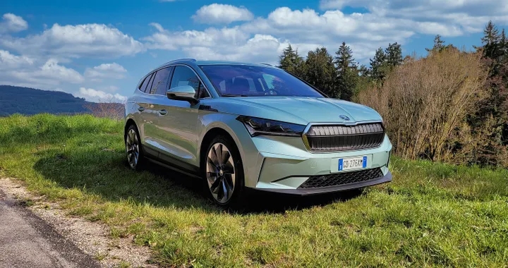 Skoda Enyaq, il restyling sta arrivando. Le foto spia del SUV elettrico
