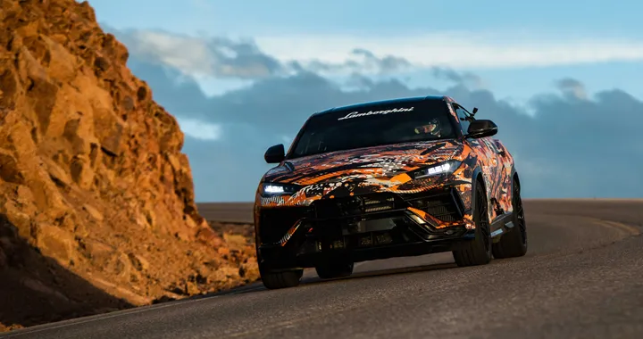 Lamborghini Urus è il SUV più veloce alla Pikes Peak