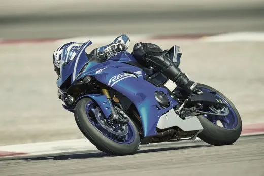 Yamaha svela i prezzi di R6 e TMAX