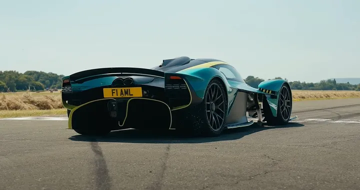 Aston Martin Valkyrie velocissima: batte il record di Top Gear per le auto stradali