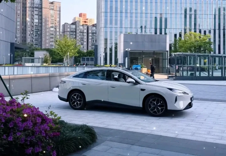 BYD Seal 06, le prime immagini del restyling 2027: tra LiDAR e più potenza