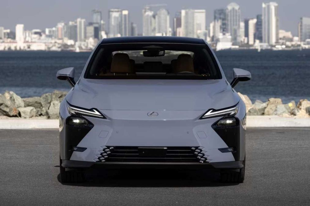 Anteprima: Lexus ES, l’ottava serie arriva in Italia: performance al servizio del lusso