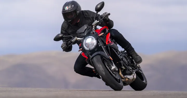 Al debutto la nuova MV Agusta Brutale 800 2026: motore 3 cilindri, caratteristiche e prezzo Al debutto la nuova MV Agusta Brutale 800 2026: motore 3 cilindri, caratteristiche e prezzo