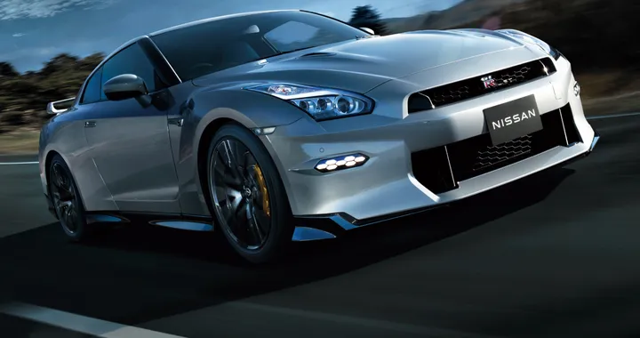 Nissan GT-R 2025: debutta il nuovo restyling della generazione R35